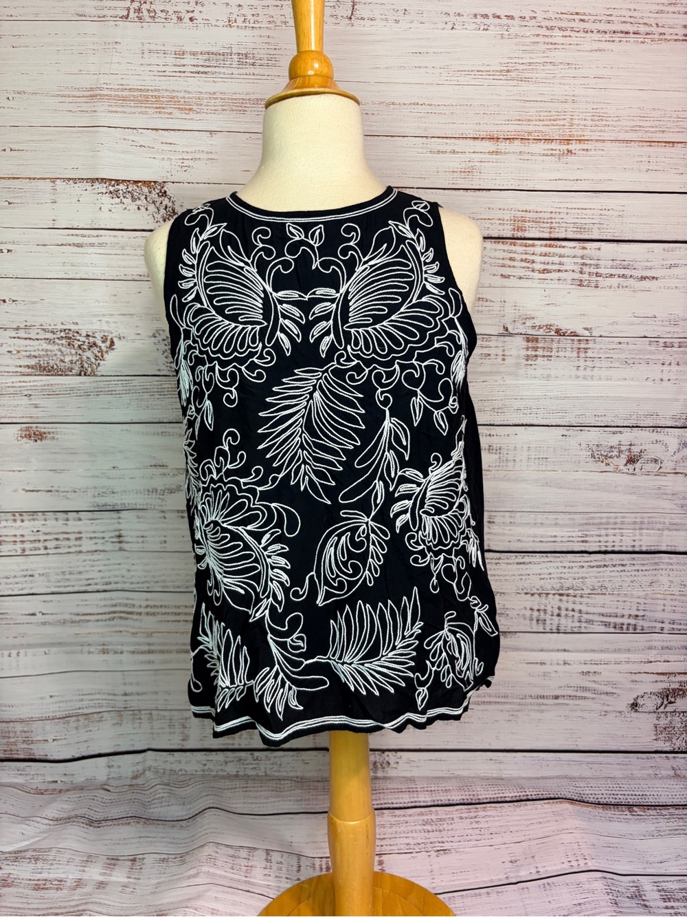 LOFT Women’s Black Floral Embroidered Sleeveless Top